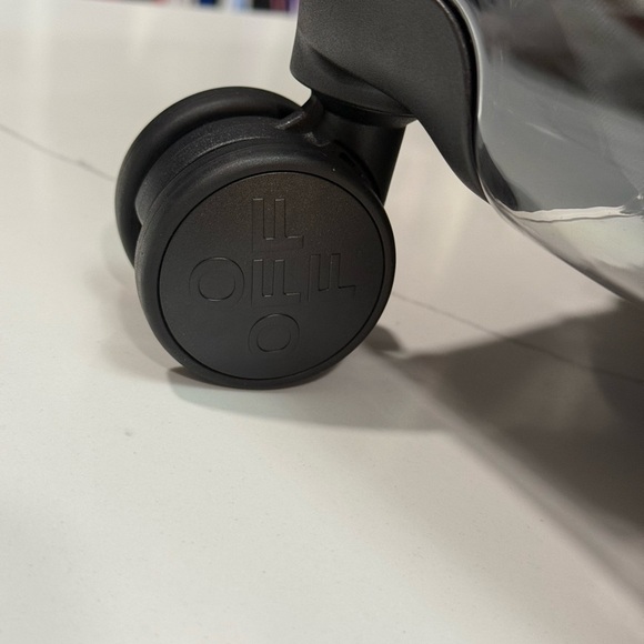 Off-White Clear Trolley carry on - w/stickers Brand New! - Picture 10 of 16